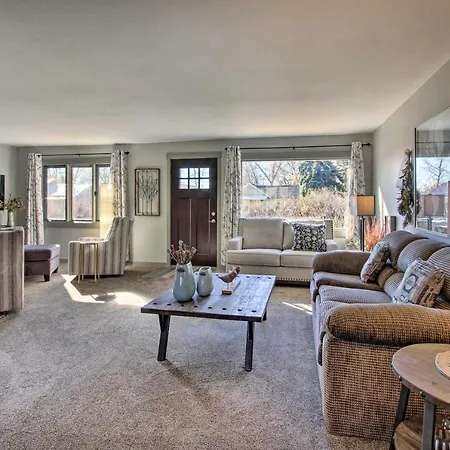 Cozy Choteau Home With Fire Pit, Grill, Yard!